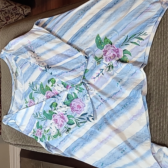 Collections Etc Assymetrical Hem Floral Blouse - Picture 12 of 12